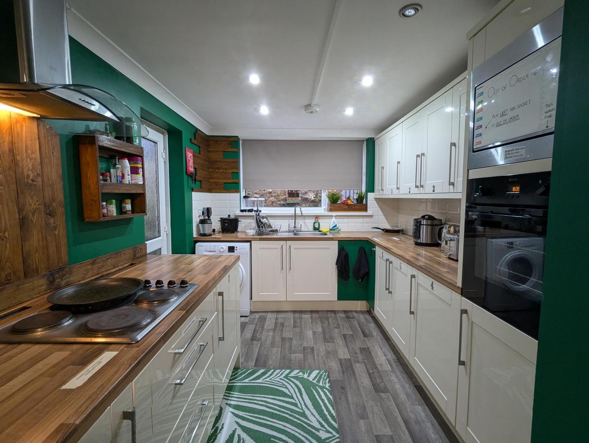 R3 - Cozy Small Double - City & Beach Access, Wifi, Free Parking - Self Catering Swansea Exteriér fotografie