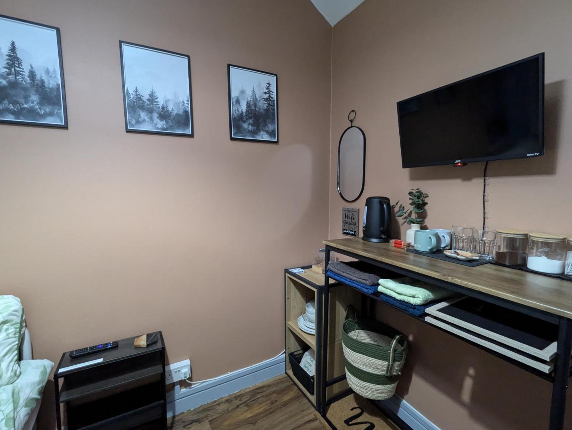 R3 - Cozy Small Double - City & Beach Access, Wifi, Free Parking - Self Catering Swansea Exteriér fotografie
