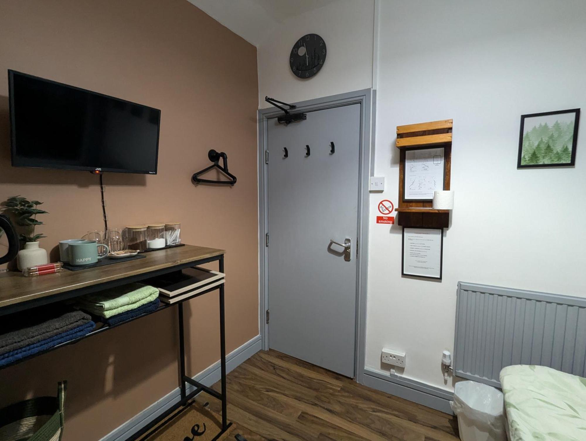 R3 - Cozy Small Double - City & Beach Access, Wifi, Free Parking - Self Catering Swansea Exteriér fotografie
