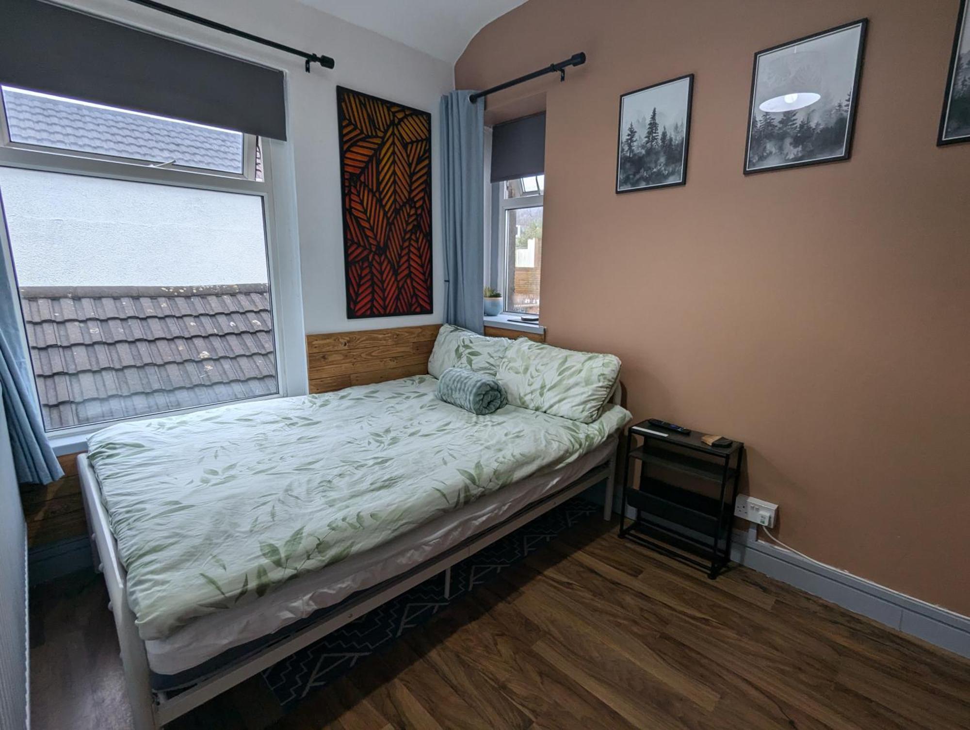 R3 - Cozy Small Double - City & Beach Access, Wifi, Free Parking - Self Catering Swansea Exteriér fotografie