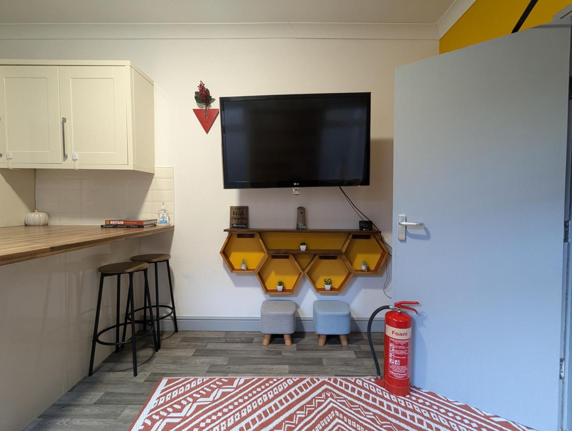 R3 - Cozy Small Double - City & Beach Access, Wifi, Free Parking - Self Catering Swansea Exteriér fotografie
